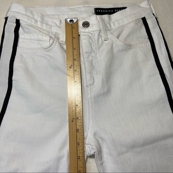 VERONICA BEARD Carly White Tuxedo Stripe 11” Kick Flare Jean Size 26 - Picture 15 of 16